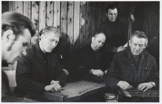 Mahtra Talurahvamuuseumi  kapell. Vasakult Märt Tiitso, Taivo Tullus, Voldemar Tutt, Osvald Jalukse