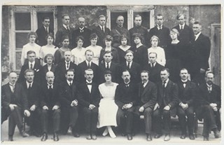 Tallinna Õhtugümnaasiumi humanitaarharu I lend 1920.a kevadel