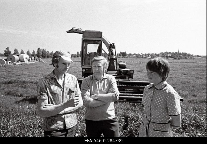 Kolga-Jaani kolhoosi heinategu.