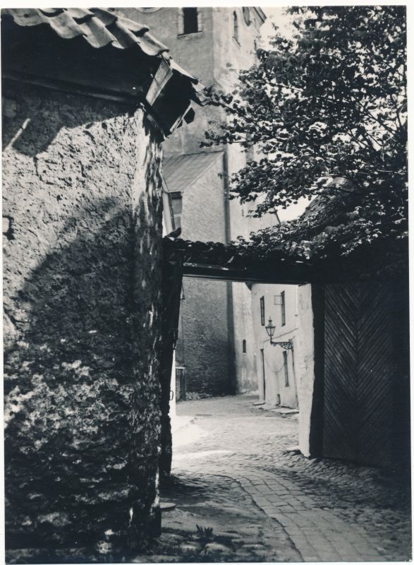 Fotopostkaart. Tallinna vaade. Vanalinna siseõu. 1965. Foto: E. Raiküla