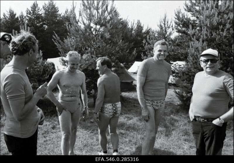 Ajakirjanike kokkutulek Põllkülas.