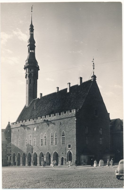Fotopostkaart. Tallinna vaade. Tallinna raekoda. 1962. Foto: E. Saar.