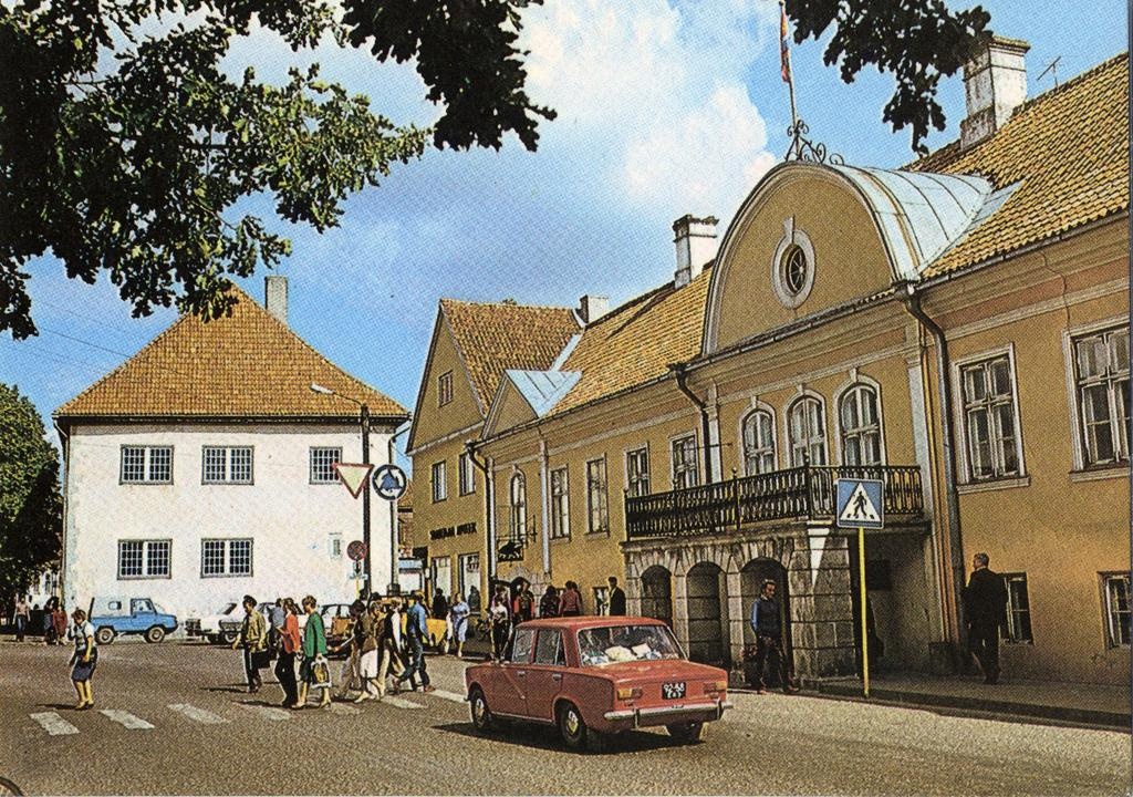 Kuressaare, Lossi Street, view of the cruise house and the knight's building