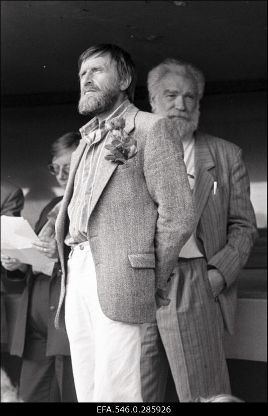 Rahvarinde poolt korraldatud miiting augustiputši ajal, kus nõuti Eesti iseseisvuse väljakuulutamist.