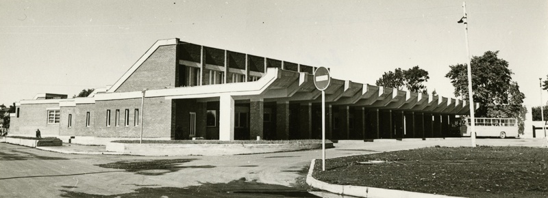 Kuressaare bus station, view of the building from the corner. Architect Maie Penjam