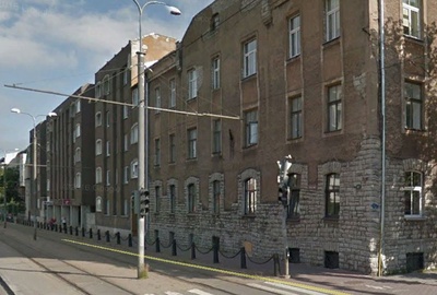 Valmisreklaamiga auto Tartu maanteel rephoto