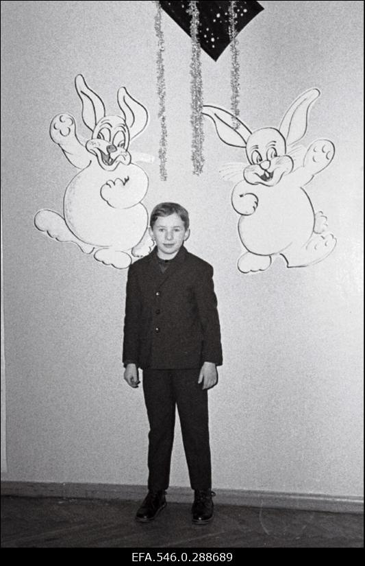 Laste nääripidu. Poseerimine mälestusfotoks.