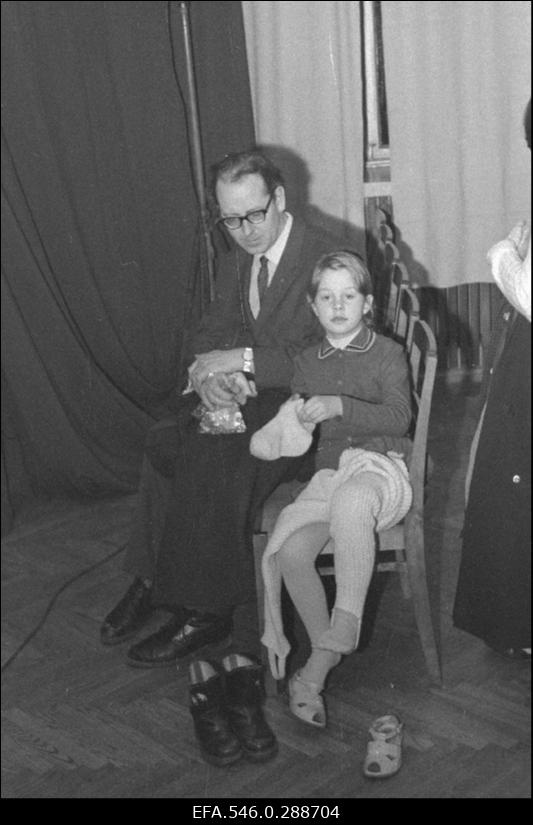 Riietumine kojuminekuks peale laste nääripidu.