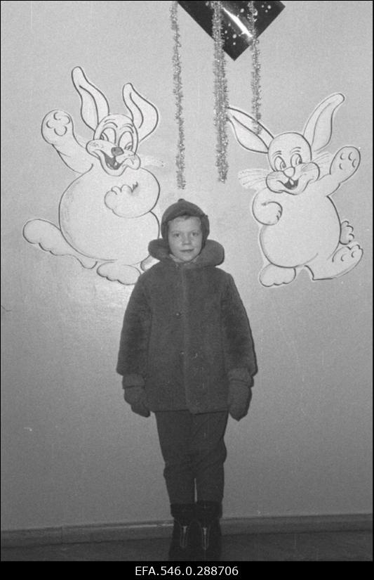 Laste nääripidu. Poseerimine mälestusfotoks.