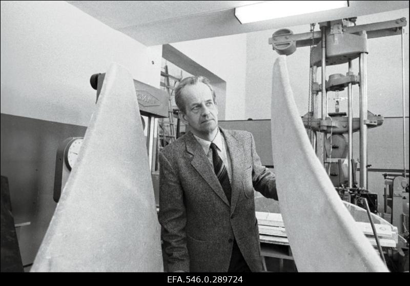 Ülo Tärno, Tallinna Polütehnilise Instituudi ehitusmehaanika kateedri professor.