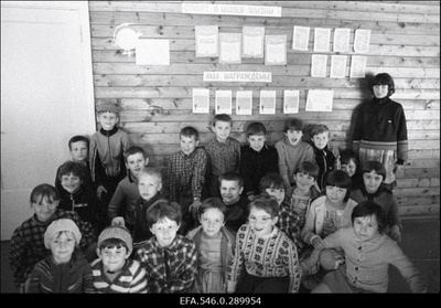 Valgevene lapsed Valgemetsa pioneerilaagris. Ukrainas Tšernobõli tuumaelektrijaamas 26. aprillil 1986 toimunud avarii tõttu saastunud aladelt toodi rühm valgevene koolilapsi Gomeli linnast Eestisse tervist kosutama.  duplicate photo