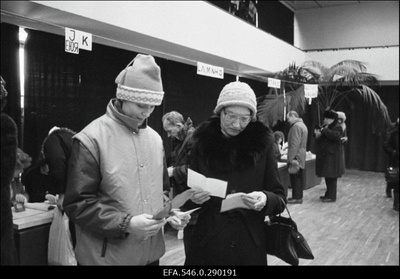 ENSV Ülemnõukogu ja kohalike rahvasaadikute nõukogude valimiste päev Tallinnas.  similar photo
