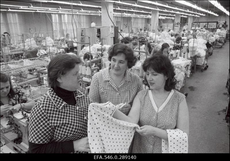 Trikotaažitootmiskoondis "Marat".