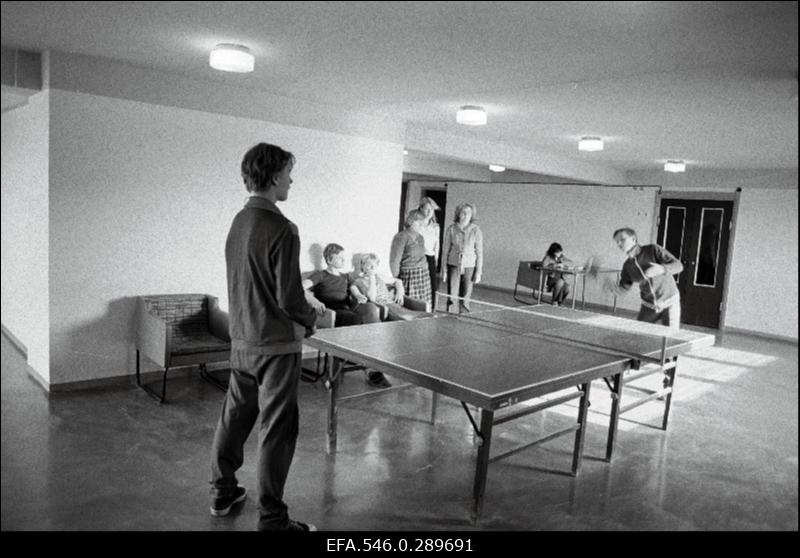 Lauatennise mängimine. [Kose Keskkool.]