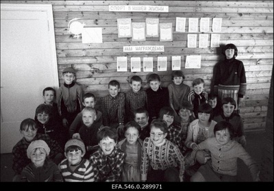 Valgevene lapsed Valgemetsa pioneerilaagris. Ukrainas Tšernobõli tuumaelektrijaamas 26. aprillil 1986 toimunud avarii tõttu saastunud aladelt toodi rühm valgevene koolilapsi Gomeli linnast Eestisse tervist kosutama.  duplicate photo
