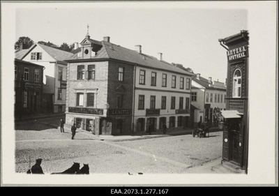 Hooned Tartus Vana ja Promenaadi tänava nurgal, esiplaanil Promenaadi 11  duplicate photo