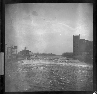 Narva jõgi suurvee ajal  similar photo