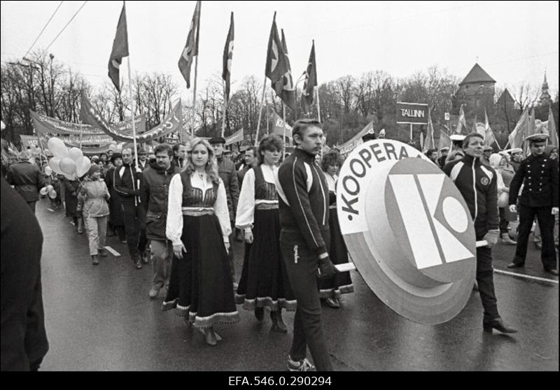 1.mai demonstratsioon Tallinnas Võidu väljakul.