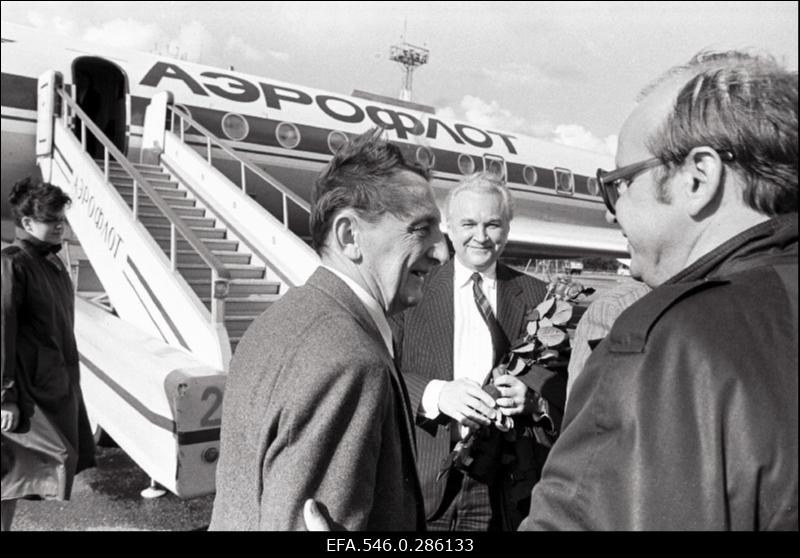 Eesti Vabariigi Ülemnõukogu esimees Arnold Rüütel saabub Moskvast