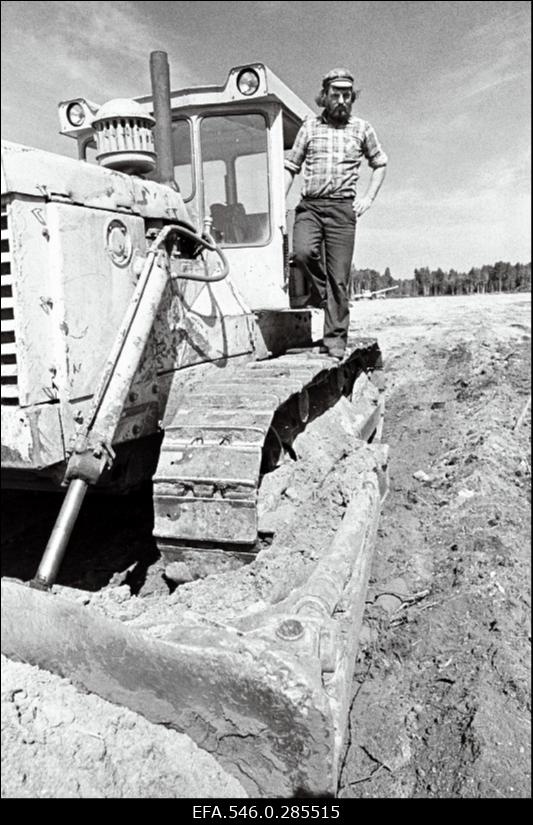 Maaparandustööd Viru kolhoosis.