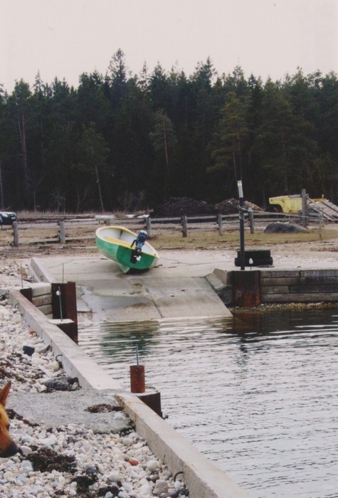 Foto. Hiiessaare sadam. Paat.