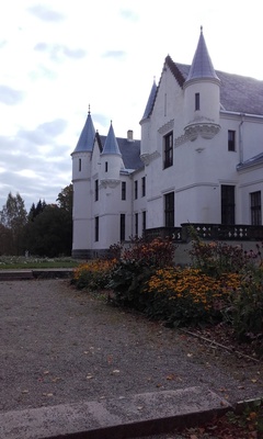 The back of the main building of Alatskivi Manor. In front of the building, lawn areas were walking and terraces. rephoto