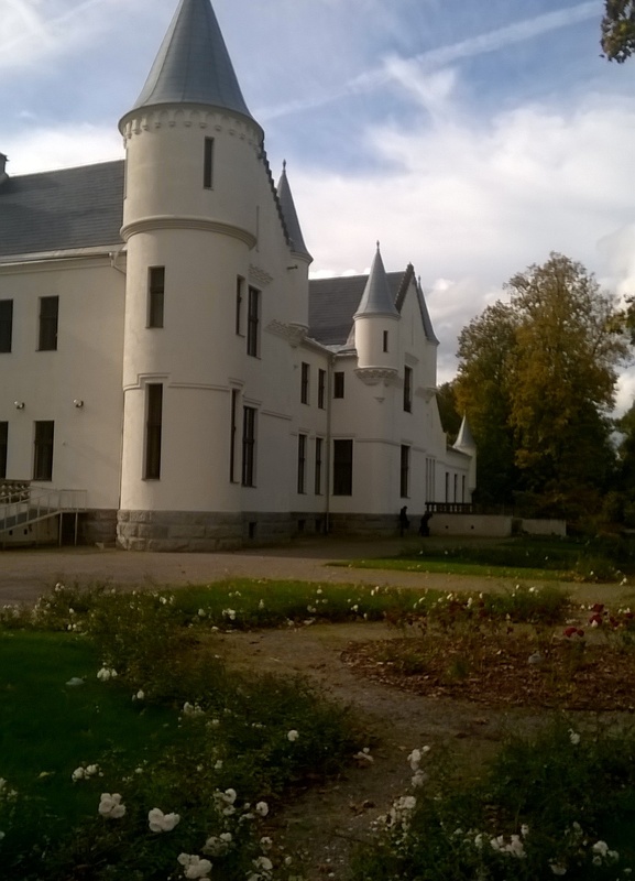 Alatskivi. Main building of the manor. View from the back; close view. rephoto