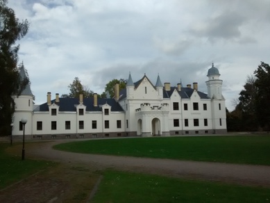 Alatskivi. Main building of the manor. View of the facade. rephoto