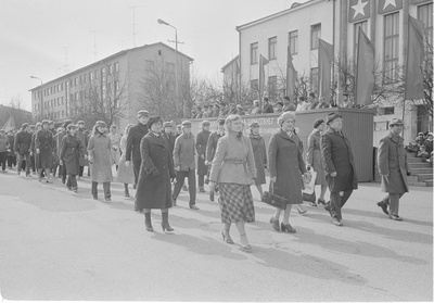 Rakvere. 1. mai demonstratsioon Turu platsil  similar photo