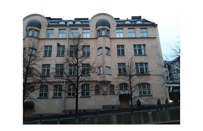 Lapinrinne 4:n kerrostalon julkisivua. rephoto