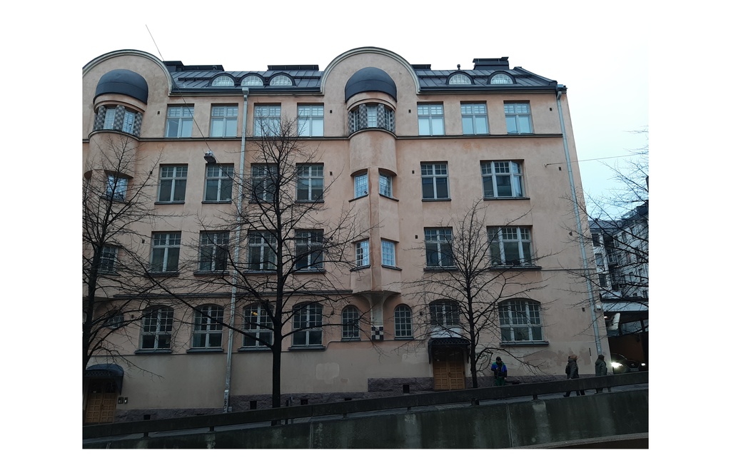 Lapinrinne 4:n kerrostalon julkisivua. rephoto