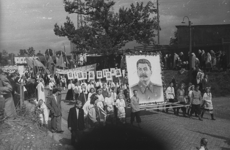 Stalini portree kandmine rongkäigul
