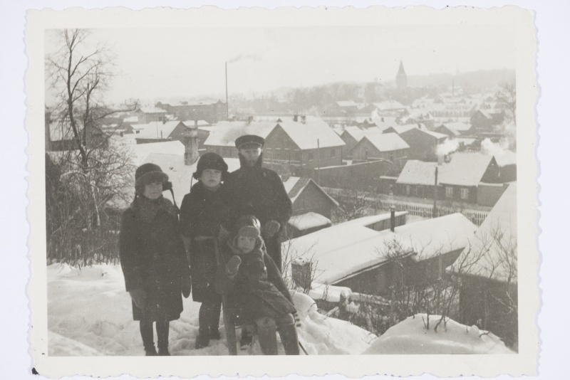 Ülejõe lapsed Tartu panoraamil. Talv 1936/37