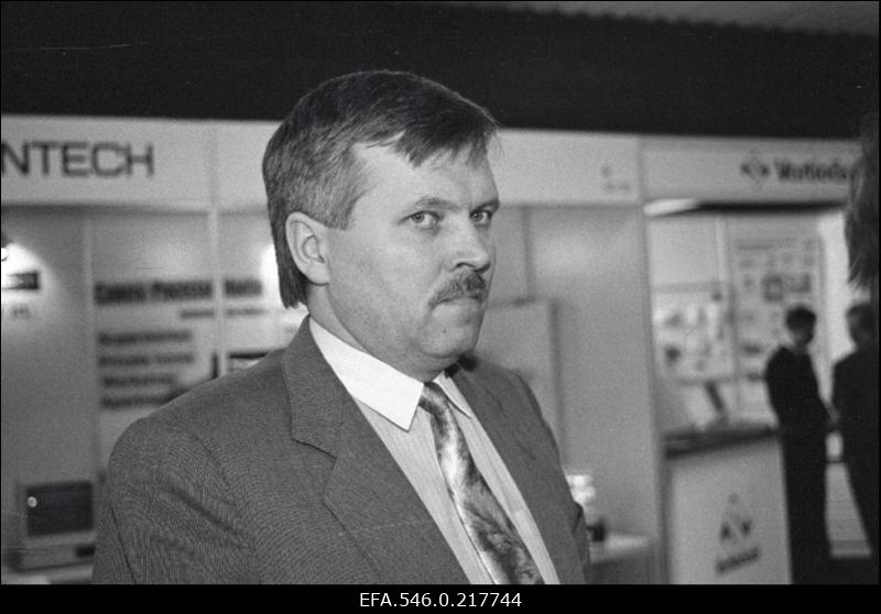 Kaitsepolitseiameti peadirektor Jüri Pihl turvatehnika näitusel.