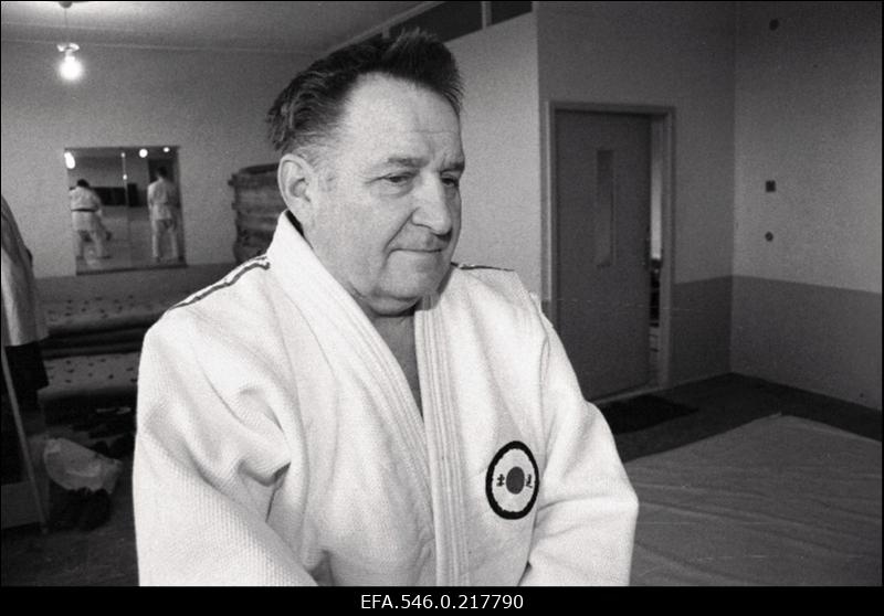 Sisekaitse Operatiivrügement. Rügemendi liikmed juudotreeningul. Treener Andres Lutsar.