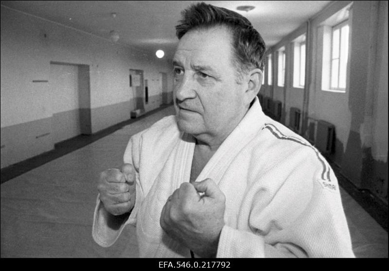 Sisekaitse Operatiivrügement. Rügemendi liikmed juudotreeningul. Treener Andres Lutsar.