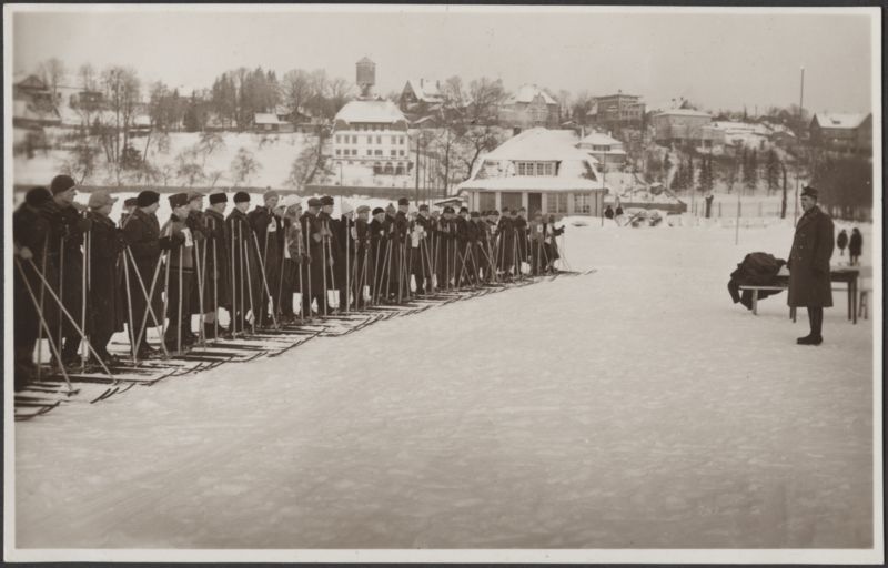 fotopostkaart, Viljandi, kaitseorganisatsioonide (kaitsevägi, kaitseliit, piirivalve, politsei) suusaolümpiaad, mehed suuskadega lumisel järvel, spordiklubi, veetorn, Trepimägi, veebruar 1931