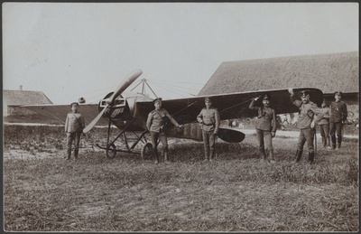 fotopostkaart, Viljandi, Peetrimõisa, esimene lennuk Viljandis vene sõjaväelastega, juuli 1914, foto J. Rist?  duplicate photo