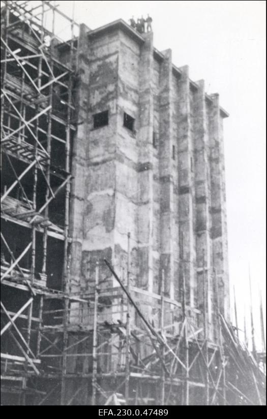 Maardu fosforiiditehase flotatsioonivabriku peakorpuse punkriosa tellingute eemaldamine.