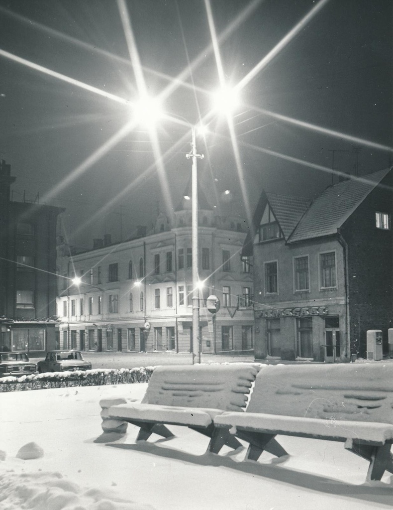 foto, Viljandi, Keskväljak, Lossi-Tartu tn ristmik, u 1980, talv, foto E. Loit