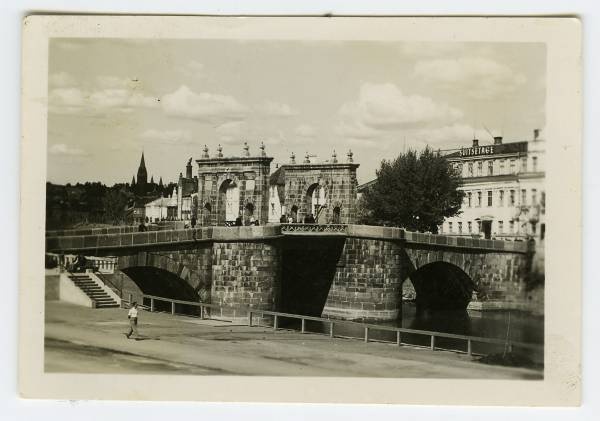 Kivisild, sillaots Emajõe paremkaldal. Taga Kalda t. Tartu, 1940- juuni 1941.