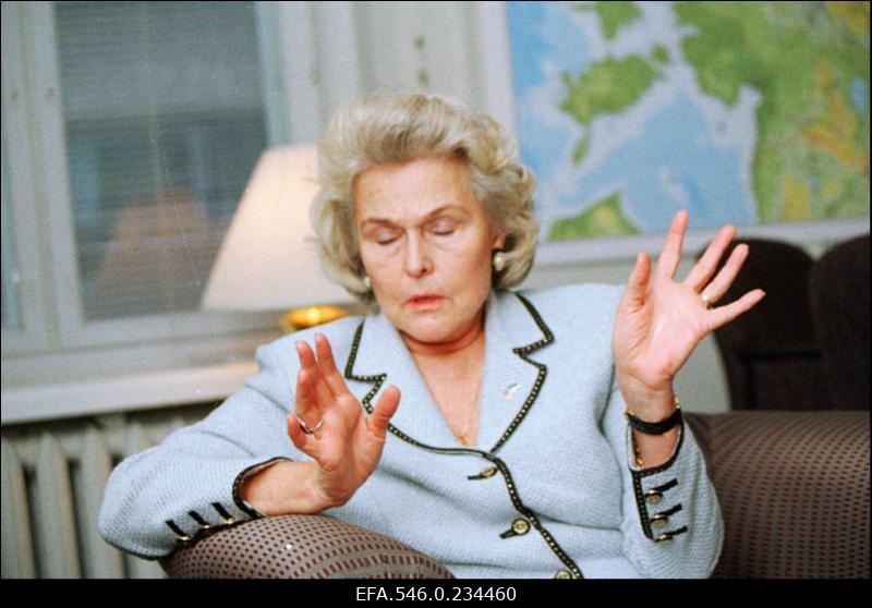 Ameerika Ühendriikide Suursaatkond Tallinnas. Ameerika Ühendriikide suursaadik Eestis Melissa Wells, omaaegse kuulsa näitleja ja laulja Miliza Korjuse tütar.