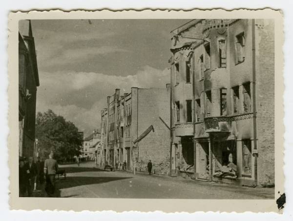 Võidu t (Promenaadi t); vaade kesklinna suunas. Tartu, 1941-1944.