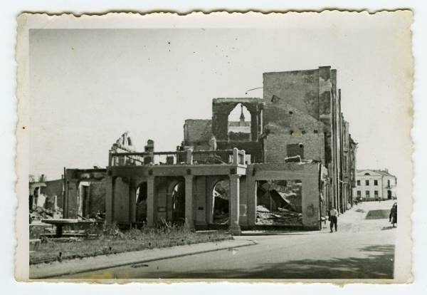 Varemed: hotell London. Paremal Võidu (end Promenaadi t). Tartu, 1941-1944.