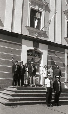 Fotonegatiiv. Laulupeo tule teele saatmise tseremoonia Tartu raekoja platsil (Tallinna XXI üldlaulupeo tule süütamiseks) 1990.a.  duplicate photo