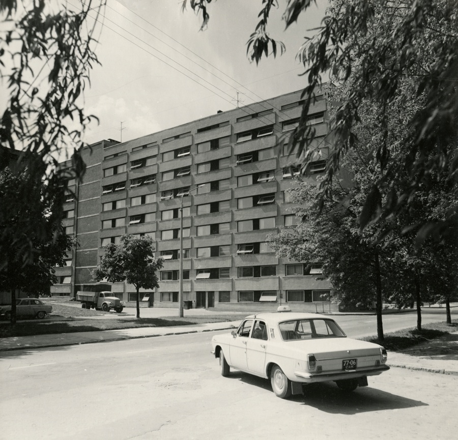 Hotell Kungla Tallinnas, 3 hoone vaadet. Arhitektid Ilmar Puumets, Herbert Rüütlane
