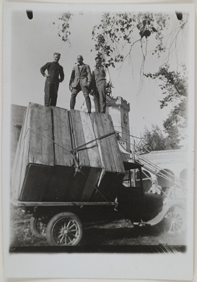 Studies for the Kalevala frescoes ready to be taken from Tarvaspää to the National Museum of Finland; standing on the loaded models are Yrjö Lampila (left) and Jorma and Akseli Gallen-Kallela  duplicate photo