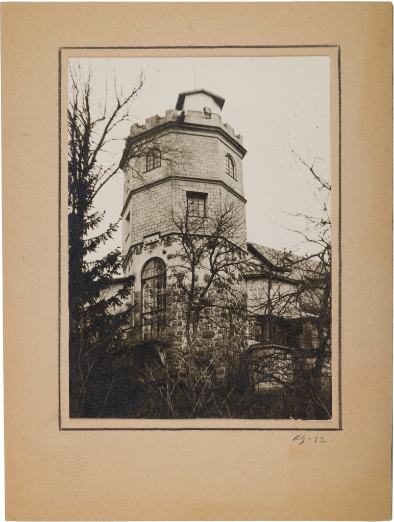 Atelier house tower seen from the north in 1932