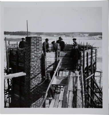 Building of the tower of Tarvaspää in 1912.  duplicate photo