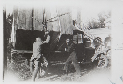 Studies for the Kalevala frescoes ready to be transported from Tarvaspää to the National Museum of Finland, Akseli Gallen-Kallela with another man by the car, 1928. Print 2 of the picture 1.  duplicate photo